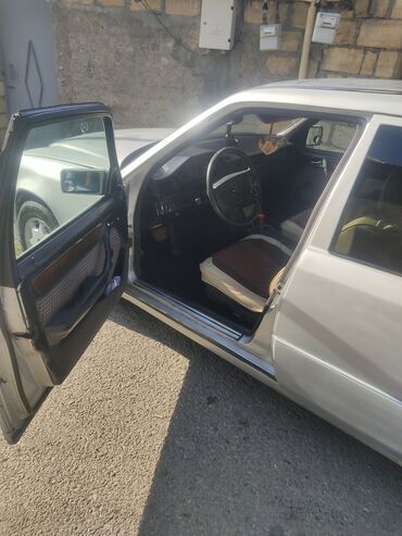 Mercedes-Benz: Mercedes-Benz W124: 2.3 l | 1989 il Sedan — 12