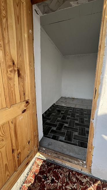 коридорный тип: Сдается небольшая комната с отдельным входом. - Планировка: одно — 4