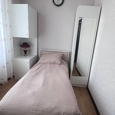 abajur: Ağ rəngdə minimalist tək nəfərlik yataq dəsti Tərkib: - Tək nəfərlik — 1