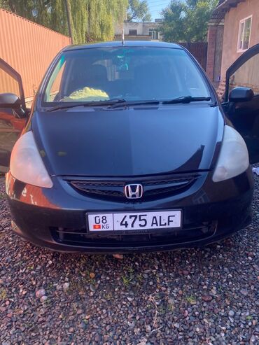 машина транспорт: Honda Fit: 2002 г., 1.3 л, Вариатор, Бензин, Седан