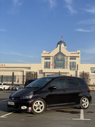 Honda: Honda Fit: 2002 г., 1.5 л, Вариатор, Бензин, Хэтчбэк — 3