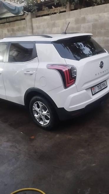 cadillac escalade: Ssangyong Tivoli: 2021 г., 1.6 л, Автомат, Бензин, Кроссовер — 1