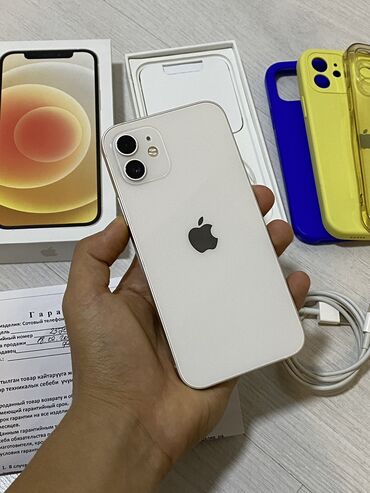 Apple iPhone: IPhone 12, Б/у, 64 ГБ, Белый, Зарядное устройство, Защитное стекло, Чехол, 77 %