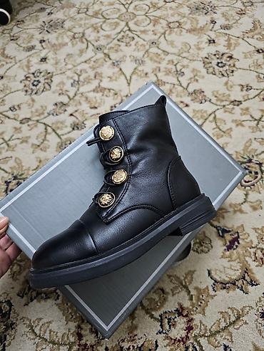 Верхняя одежда: Продаю верхнюю одежду на девочку 5-6,5 лет. Вся одежда в идеальном — 24