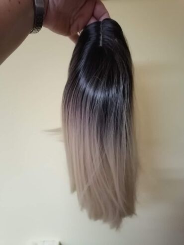 Perike i klipse: Perike
Cena 3200 din — 11