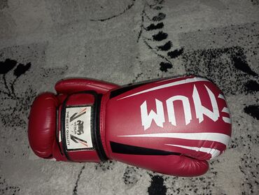Перчатки: 8 OZ очень удобная если реальный клиент за 600 отдам. Боксерские