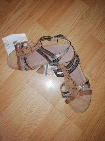 walkmaxx ženske čizme: Nove sandale 37broj,"kupljene u lidlu izgubljen racun pa ne mogu da