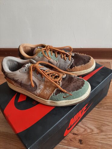 Игровые манежи: Продаю. 550сом. обувь кроссовки разные размер 39. 36. 33 — 8