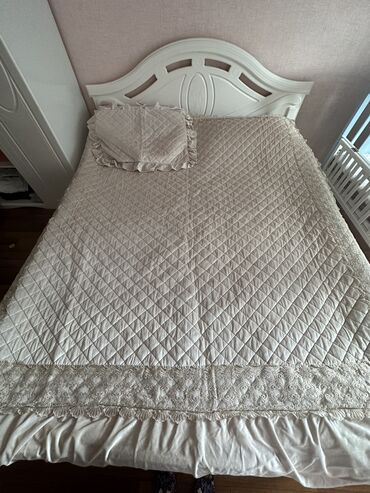 балконная сушилка для белья: Продается покрывало на постель. Качество шикарное, состояние
