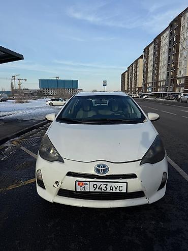Toyota: Toyota Aqua: 2013 г., 1.5 л, Вариатор, Гибрид, Хэтчбэк — 1