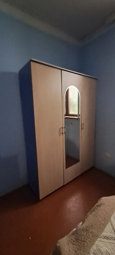 Dolablar: İşlənmiş, Açılan, 3 qapılı Düz dolab, Qarderob, paltar dolabı