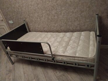 спальная кровать: Б/у, Односпальная кровать, Без подьемного механизма, С матрасом, Без выдвижных ящиков