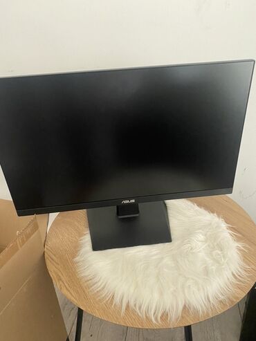 asus: Qara rəngli, düzbucaqlı formalı, ASUS markalı monitor. Evdə və ya