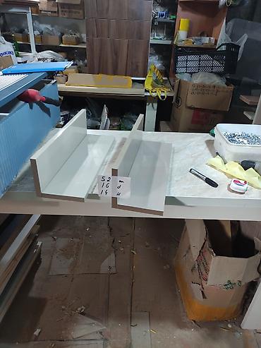 стеклянные полки на стену: Divar rəfi – metal mötərizəli Boyuklər 10 azn balacalar 5 azn.Ünvan — 7