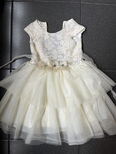 платье 5 6 лет: Детское платье, цвет - Белый, Б/у