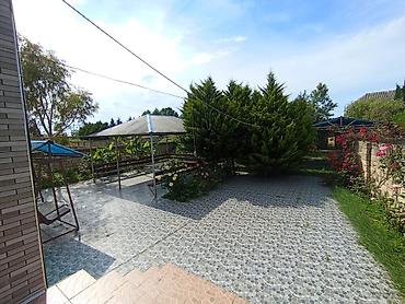qvineya: Bağ evi və həyət sahəsi - Geniş, hasara alınmış həyət: daş divarlı — 2