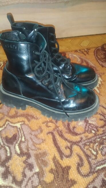 зимная обувь: Ботинки и ботильоны 38, цвет - Черный