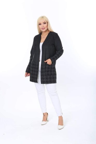 Kaputi: Kardigani Xl do 4xl
3200 — 12