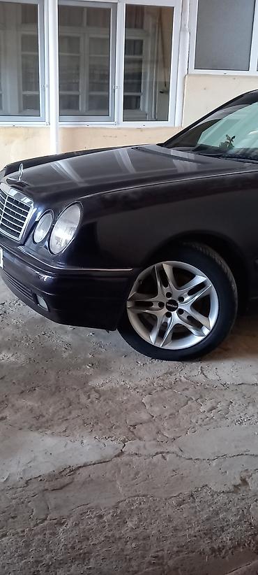 Mercedes-Benz: Mercedes-Benz E-Class: 3.2 l | 2000 il Sedan — 10