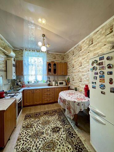 малосемейка ош хбк: 3 комнаты, 67 м², Сталинка, 2 этаж, Косметический ремонт