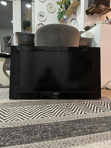 Телевизоры: Телевизор Samsung, диагональ около 26–32". Плоская панель, глянцевая — 1