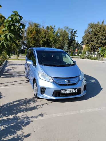 танк машина: Honda : 2014 г., 1.5 л, Автомат, Гибрид, Минивэн