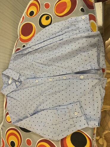 Köynəklər: Rubashkalar,ag ve mavi, next ve dolce,3-5 yasha,heresi 10 m.Dolce — 8