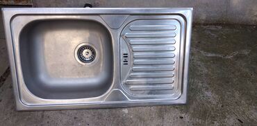 donji kuhinjski element sa sudoperom: Sudopera usadna inox dimenzije 77x43,5 cm. deo za pranje 37,5x34 cm