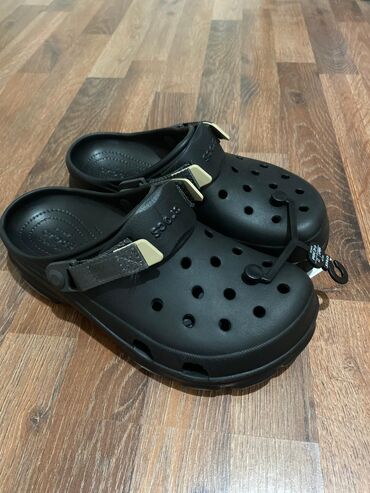 рабочая обувь: Продаю Crocs последние размеры !Производство Вьетнам! Джибитсы в