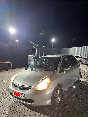Honda Fit: 2005 г., 1.3 л, Автомат, Бензин, Хэтчбэк