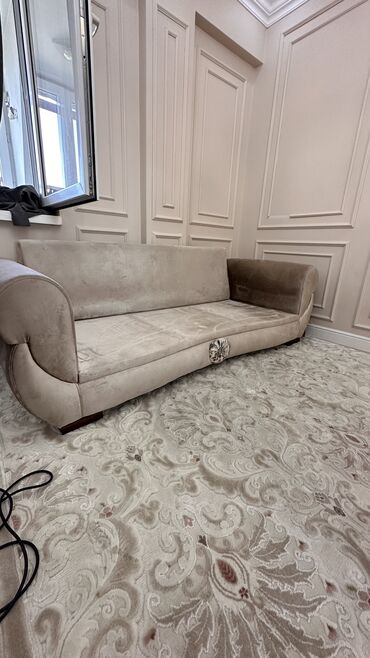диван с подушками: Түз диван, түсү - Саргыч боз, Колдонулган