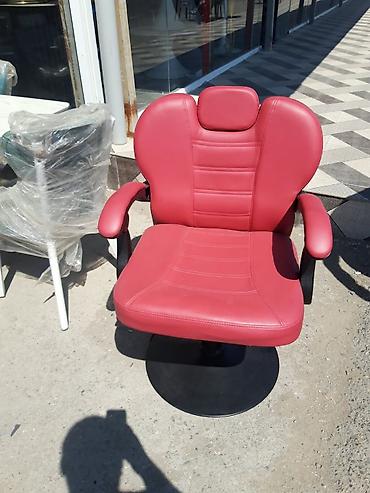 berber: Qırmızı salon kreslosu 1AY İŞLƏNİB HƏR ŞEYİ TƏMİZDİR 3ƏDƏD HAMSIN — 1