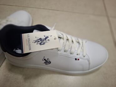 Botinkalar: U.S. POLO ASSN. kişi krossovkaları – iki model 1) Ağ klassik model: -