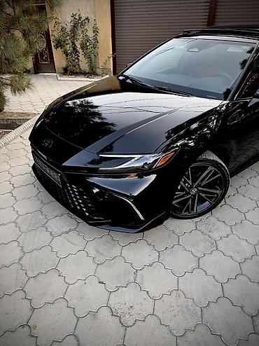 продам дешево: Toyota Camry: 2025 г., 2.5 л, Вариатор, Гибрид, Седан — 2