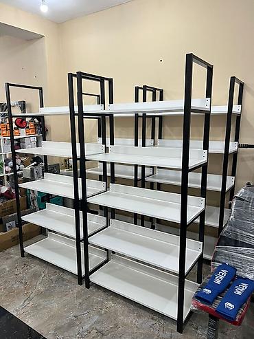 dukan ucun vitrin polkalar: Mağaza üçün metal rəf sistemi - Konstruksiya: Qara metal karkas, ağ — 4