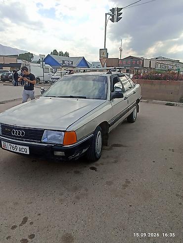 Audi 100: 1984 г., 1.8 л, Механика, Бензин, Седан