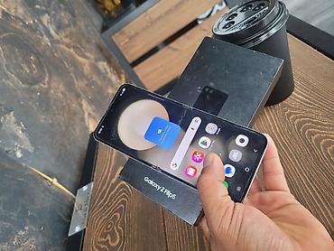 Samsung Galaxy Z Flip 5, Б/у, 256 ГБ, цвет - Серебристый, 1 SIM, 2 SIM, eSIM at lalafo.kg Samsung Galaxy Z Flip 5, Б/у, 256 ГБ, цвет - Серебристый, 1 SIM, 2 SIM, eSIM