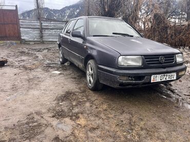 Volkswagen: Volkswagen Vento: 1992 г., 1.8 л, Механика, Бензин, Седан