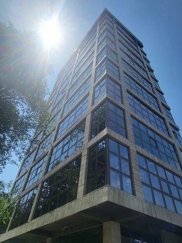 аренда футбольная поля: Продаю Офис 216 м², С ремонтом, Без мебели, 8 этаж