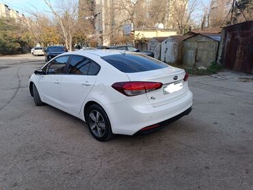 Kia: Kia K3: 1.6 l | 2017 il Sedan — 4