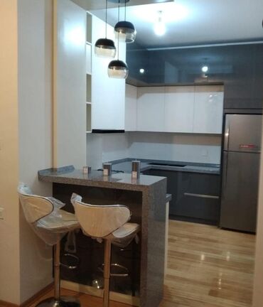 Sifarişlə mətbəx mebeli: Sifarişlə mətbəx dəsti, Özü çəkən petlələr, Parlaq laminat, Kredit yoxdur, Ödənişli çatdırılma — 9