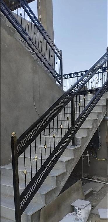 Barmaqlıqlar: - Şaquli relslər sıx addımla – sındırmaya və zorla açılmaya qarşı — 21