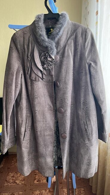 бежевое мужское пальто: Продам замшевое пальто с меховым воротничком
