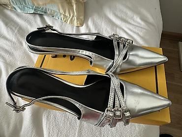 Tuflilər: Gümüşü rəngli qadın ayaqqabısı – kəmərli slingback model - Rəng — 1