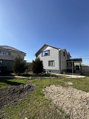 Продажа коттеджей и домов: 🔥Продается Мансардный дом🔥 🏡Район: Ак Ордо 1 ✅Участок:5 соток — 8