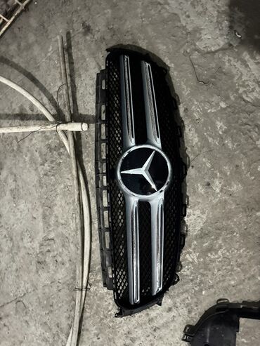 demir setka satisi: Mercedes-Benz ön radiator barmaqlığı (qril) - Model: Mercedes-Benz