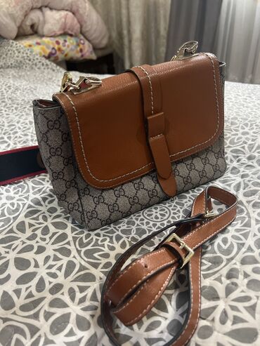 стильный кошелек: Очень стильная и вместительная сумка