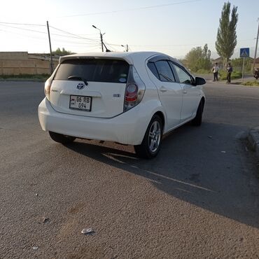 приу: Toyota Prius: 2013 г., 1.5 л, Автомат, Гибрид