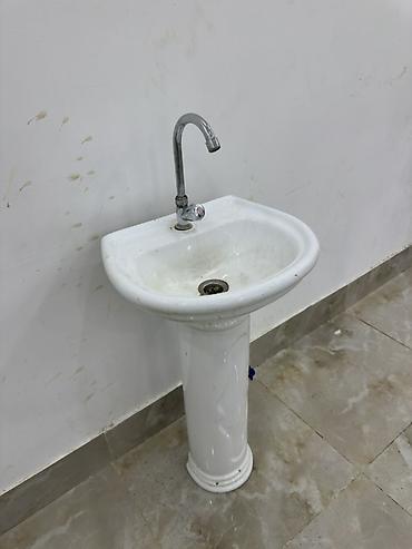 tulpan şəkilləri: Pilləli ayaqlı keramika əlüzü – kranla birlikdə - Material: ağ — 2