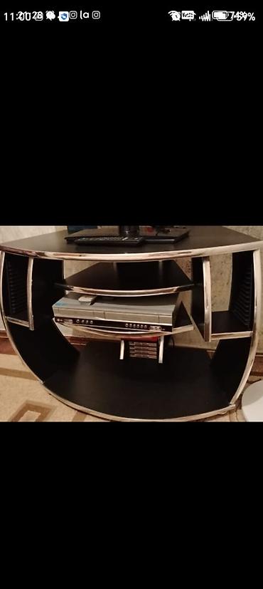 TV stendi – dairəvi dizaynlı, qara rəngdə, xrom rəngli metal